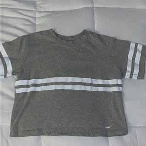 grey hollister cropped t-shirt
